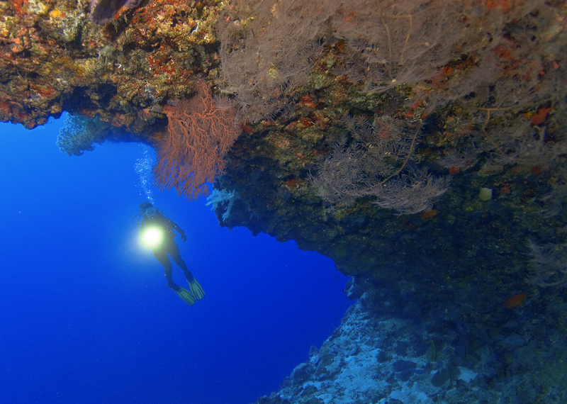 Maldive - da dentro la grotta