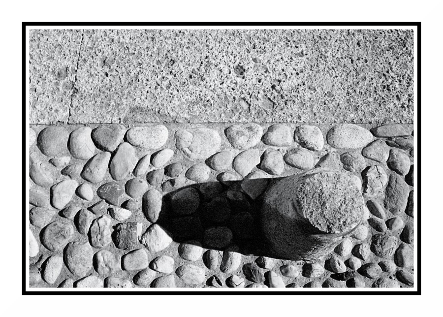 Bianco &  Nero con pietra e cemento