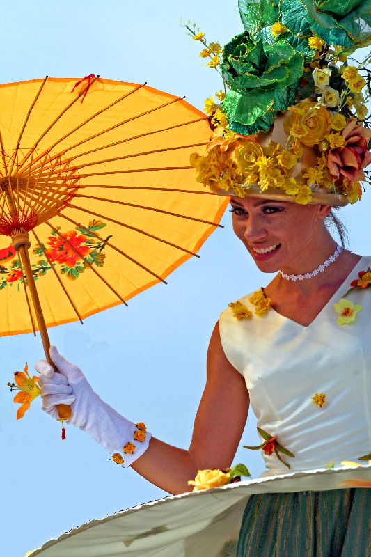 Dubai, donna col cappello 1