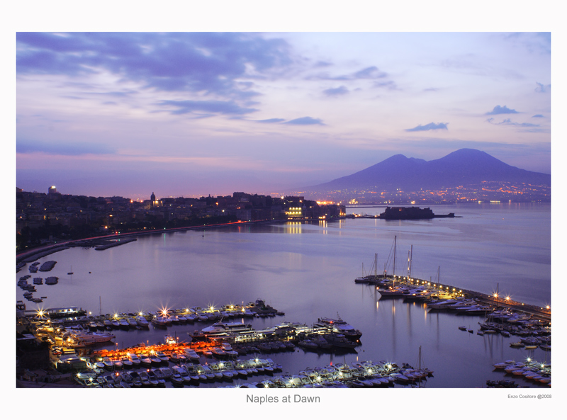 Napoli all'alba