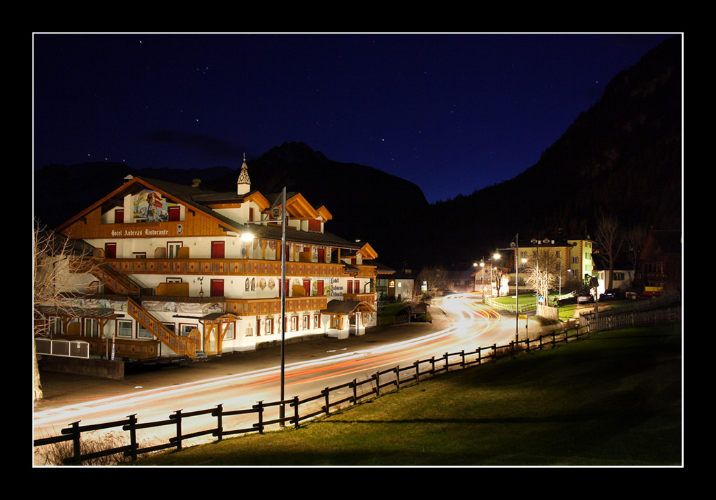 Notturno a Canazei ( Dolomiti )