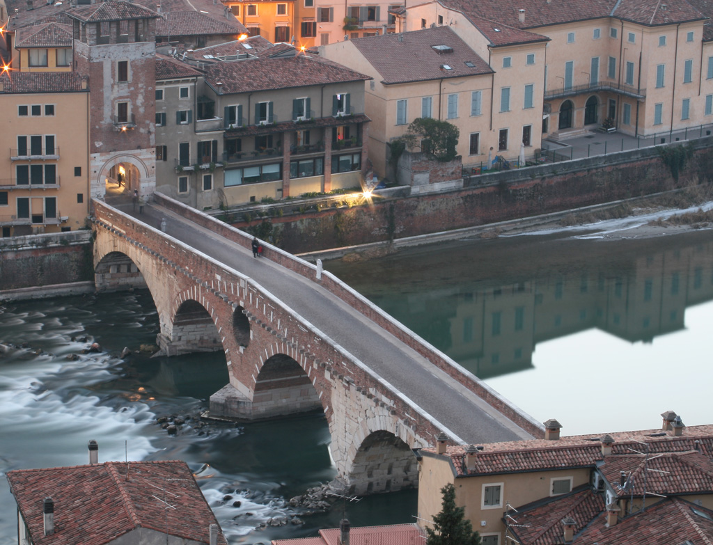 veduta di ponte pietra