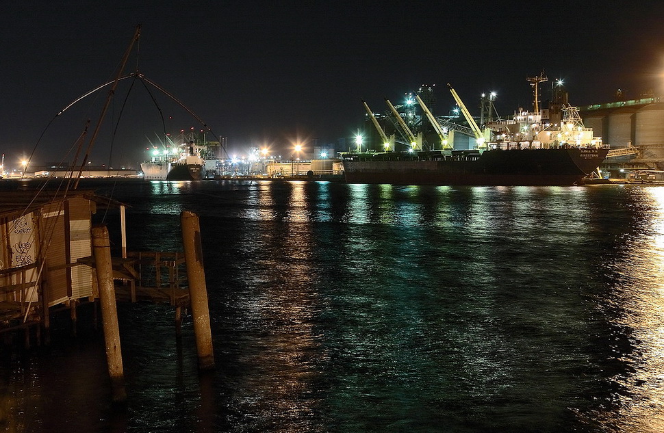 Notturno industriale...