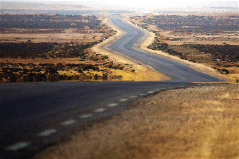 lunga e dritta correva la strada