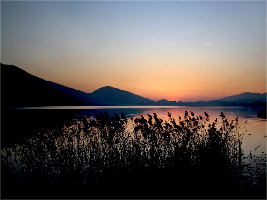 Tramonto sul lago