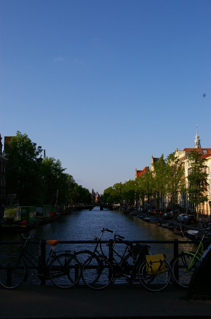 Vista di un canale di Amstedam
