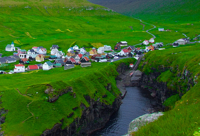 IL PAESINO SUL FIORDINO