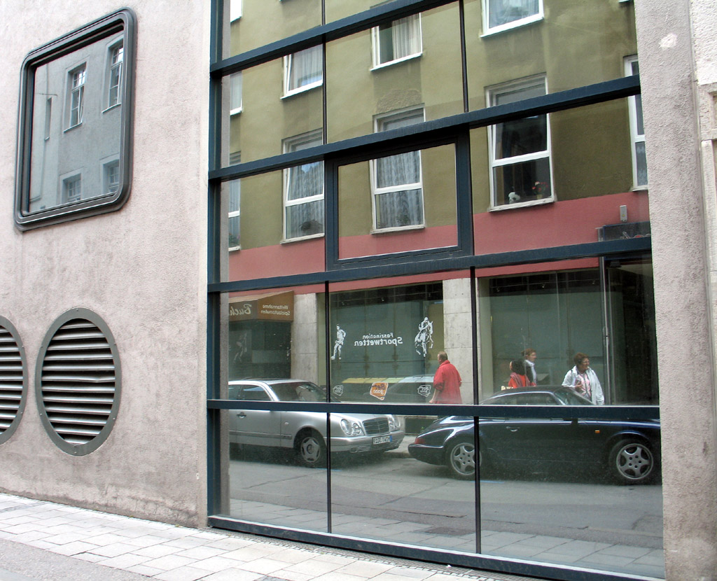 LA STRADA ALLO SPECCHIO