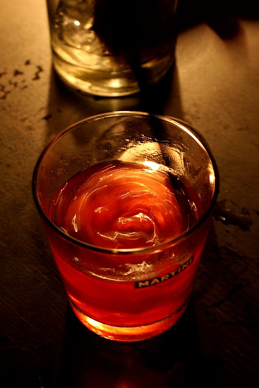 Bicchieri, Amica e Perdita di tempo nel Pub ...