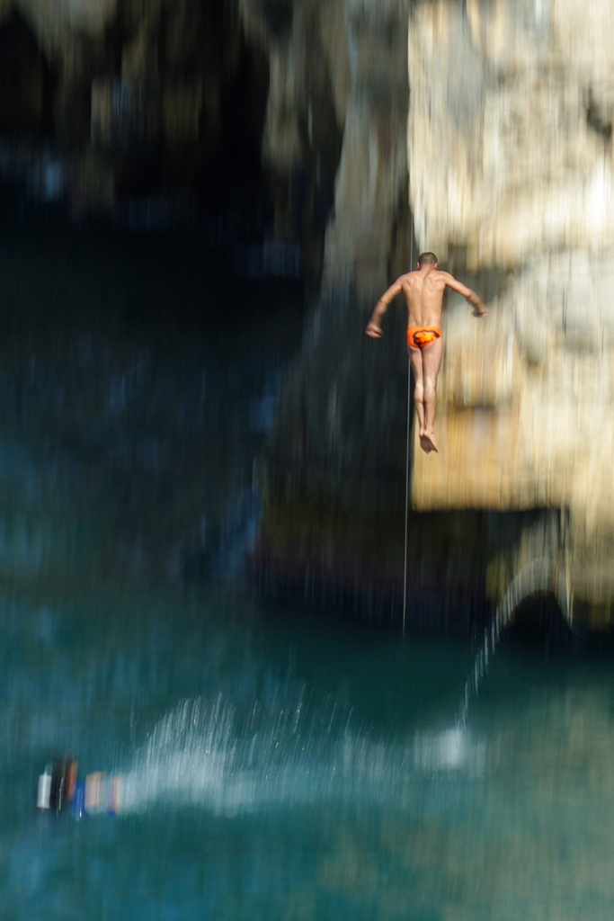 Red Bull Cliff Diving - Panning