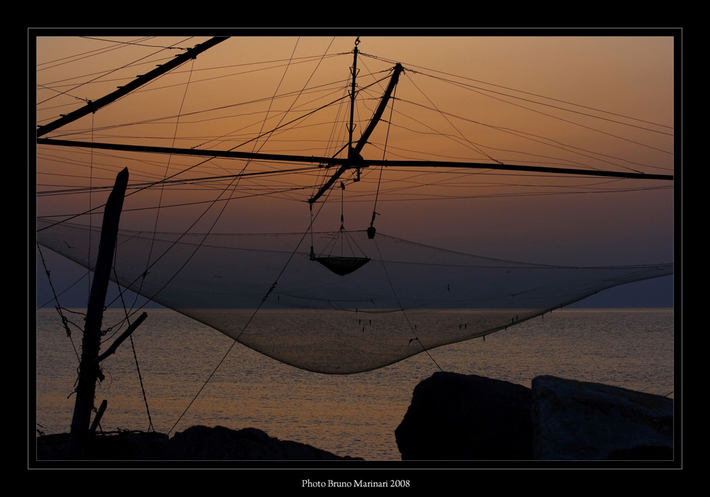 Arriva la notte, inizia la pesca.