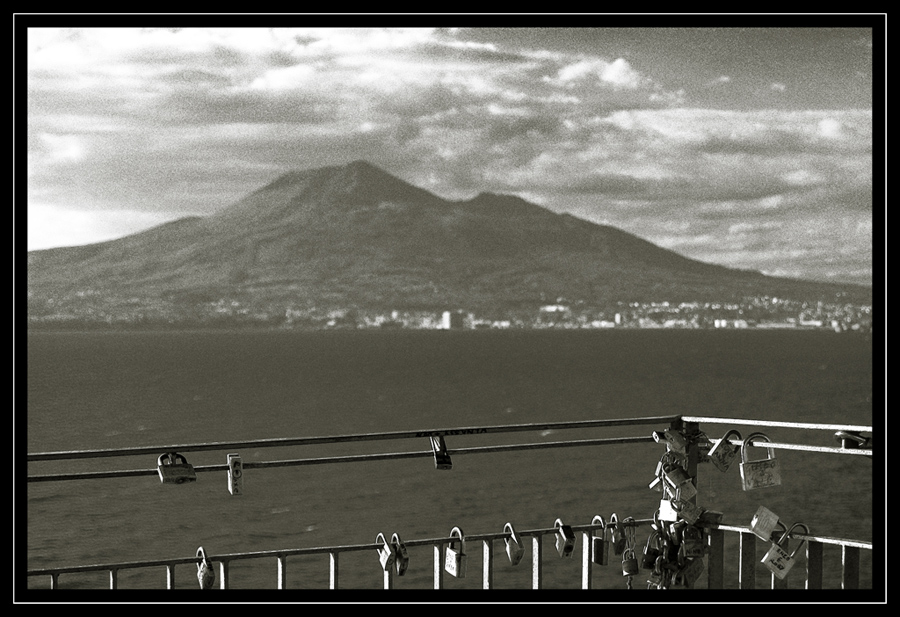 Legami al Vesuvio