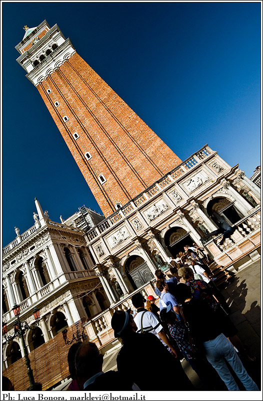 la fila per l'ascensione