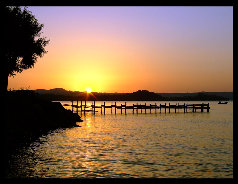 Tramonto sul lago