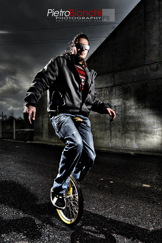 Luca, monociclo in azione