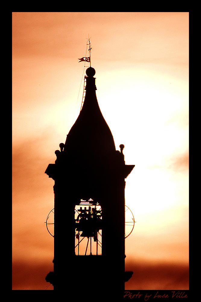 Campanile al tramonto