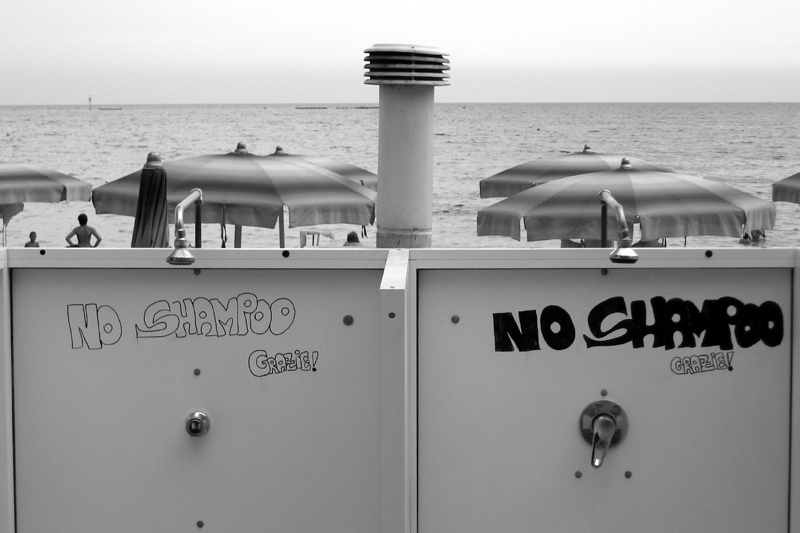 Alassio Black and white