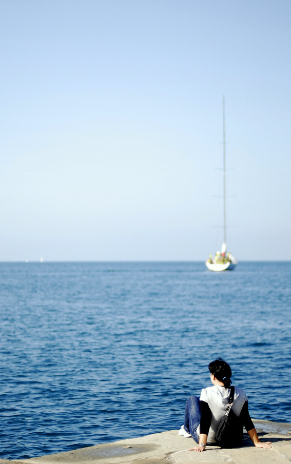 La ragazza e la barca