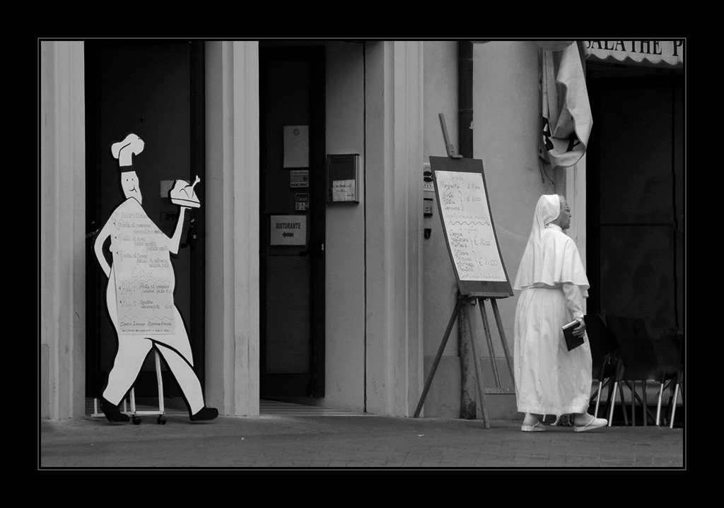 Due figure in Bianco