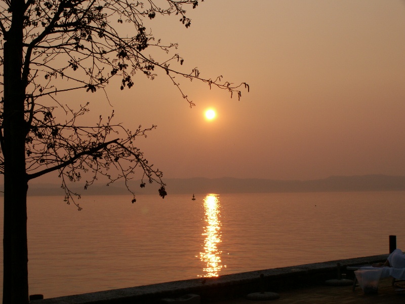 Un caldo tramonto del Lago...