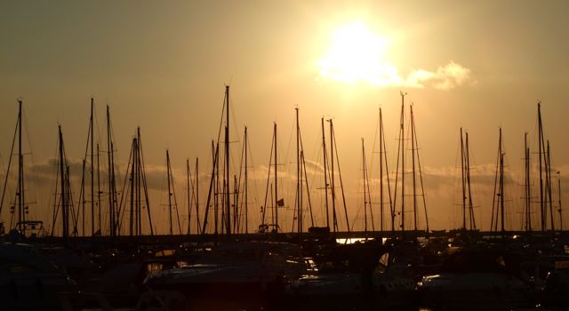 tramonto sul porto