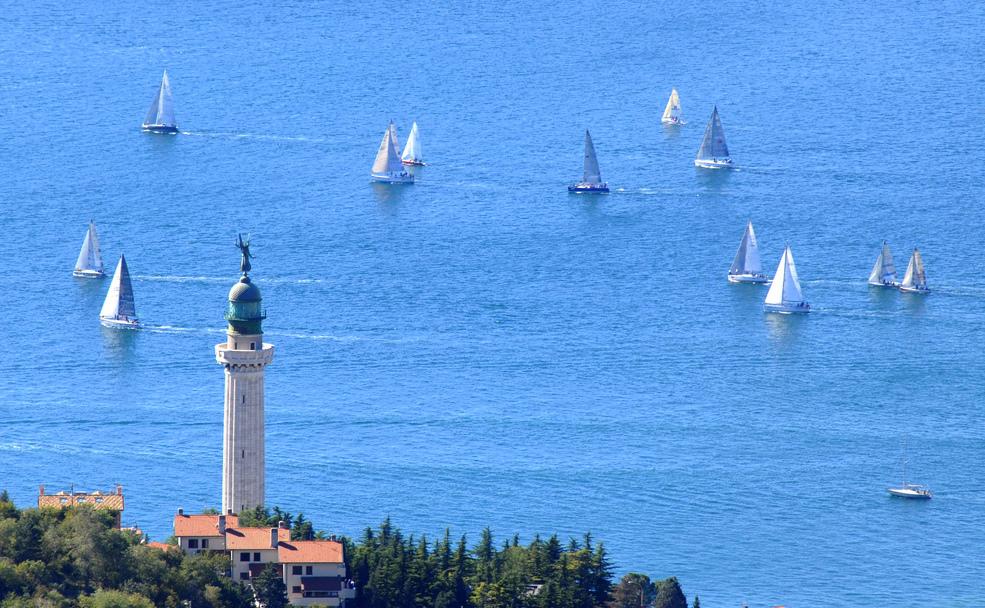 Il faro della Vittoria (Trieste)