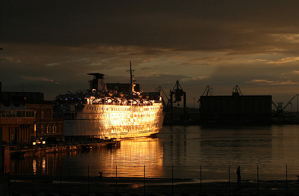 Il porto al tramonto