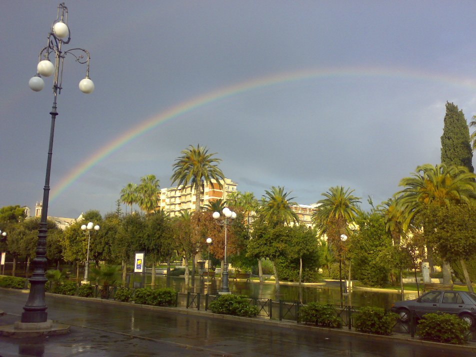 ARCOBALENO SULLA CITTA'