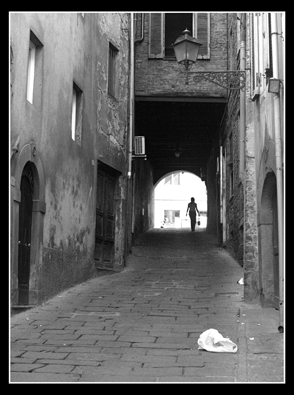 Sotto l'arco a castelnuovo.