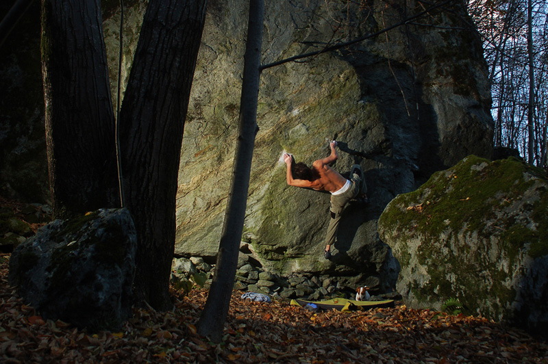 Lapa bouldering a Spriana (Valmalenco)