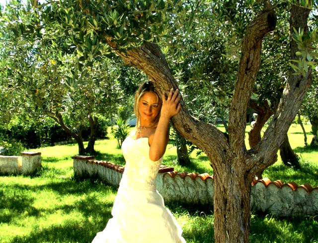 riflessi dorati su un viso da sposa