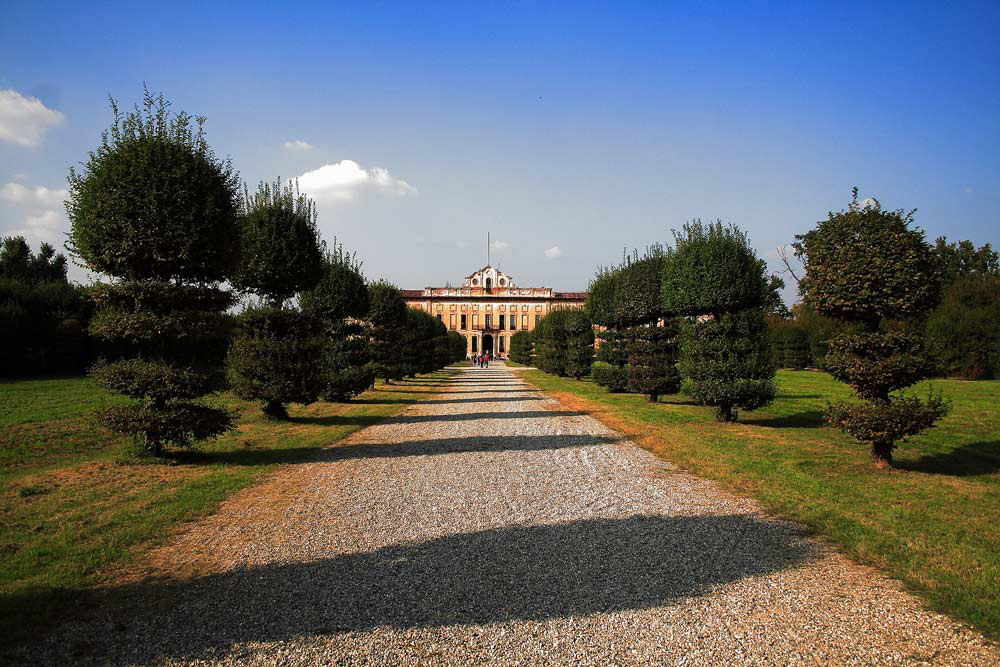 Villa Arconati - Facciata sud e viale d'accesso