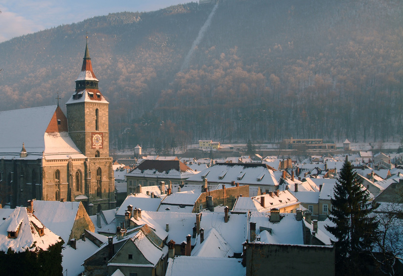 Brasov (Transilvania - Romania) scorcio della Chiesa Nera e dei tetti
