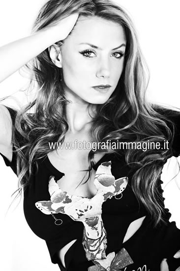 Portrait B&W - Model Maya