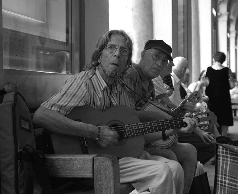 p.zza castello domenica pomeriggio