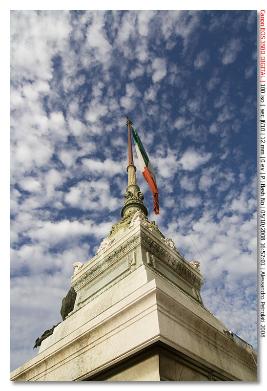 Altare della patria - Tricolore "pecora"