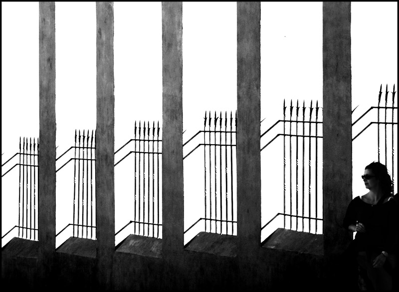 Una Lei in una ringhiera