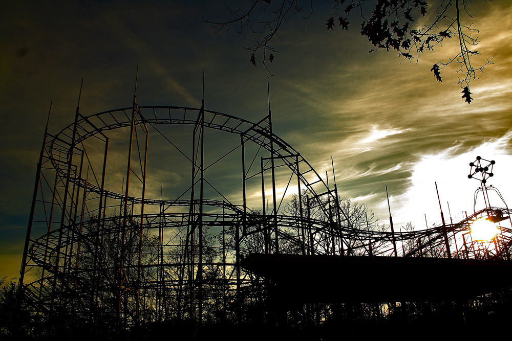 Viale del tramonto per il vecchio Luna Park
