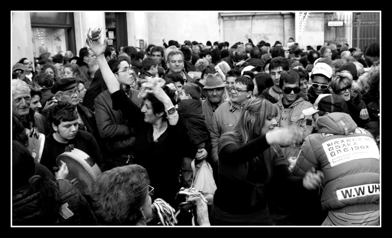 balli prima dell'apertura della chiesa 2008