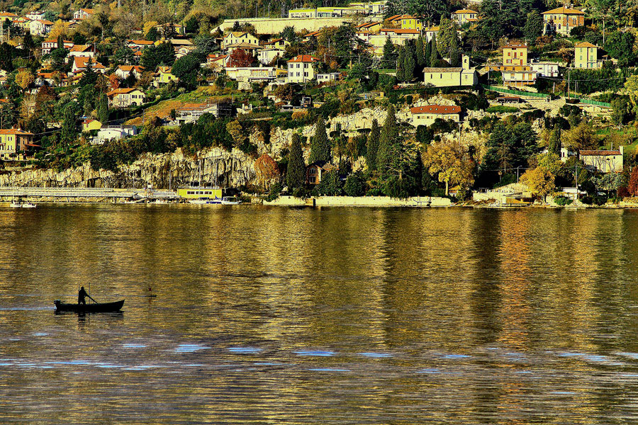 Quel ramo del lago di Lecco che volge a...
