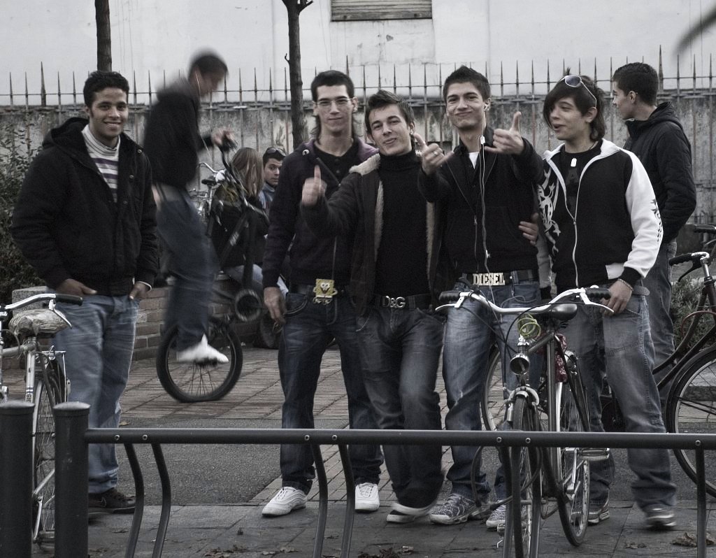 Hei "signore" (sigh) ci fa una foto???