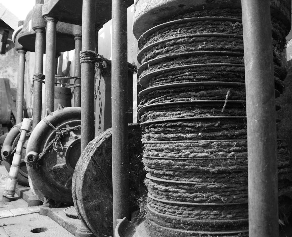 antiche presse in frantoio