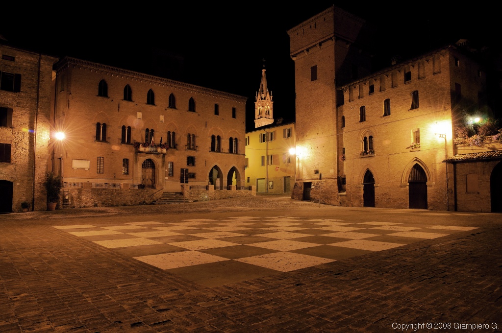 Piazza di Castelvetro - MO