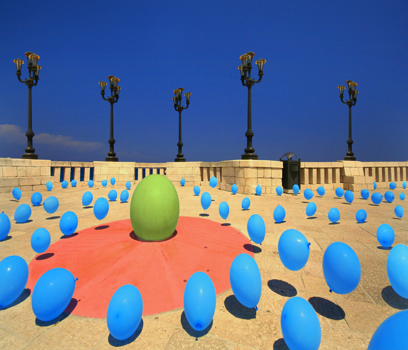 The sound resounds around