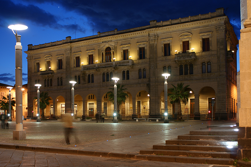 Piazza S.Pietro - Municipio - (Riposto CT)