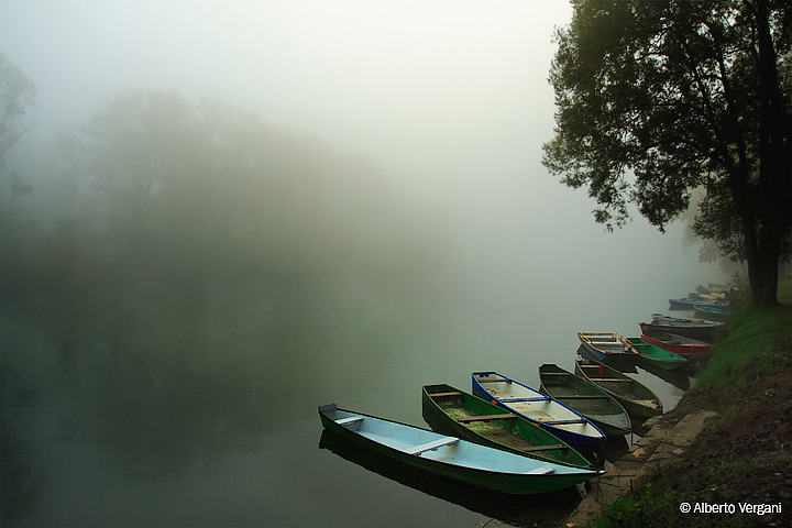 Barche nella nebbia
