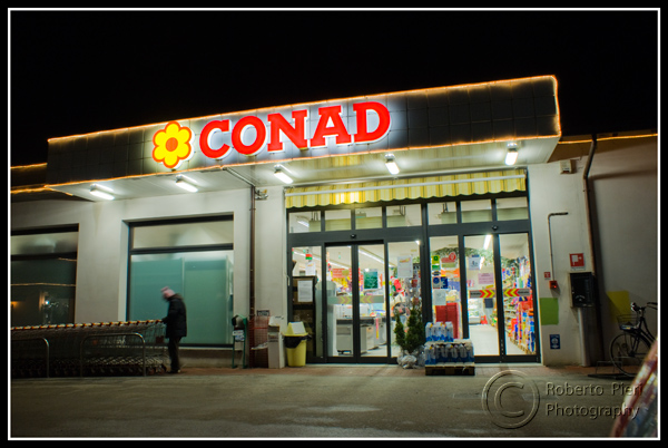 alla conad  ( facciamo spesa )
