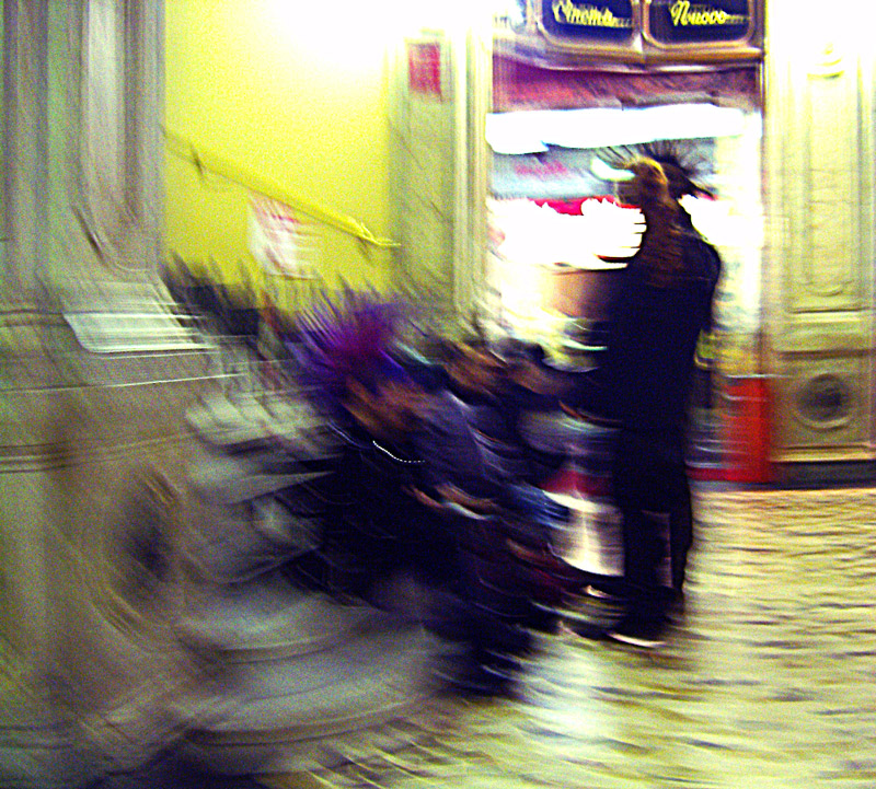 davanti al nuovo cinema romano