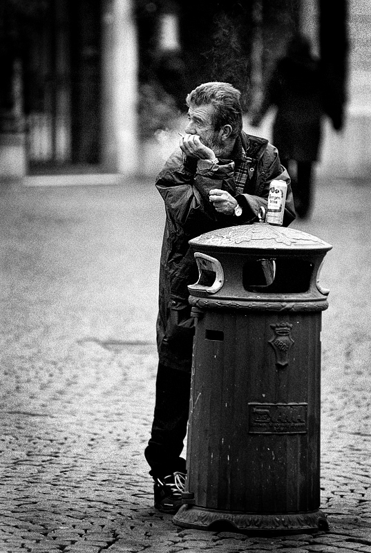 in attesa di entrare al pranzo di Natale