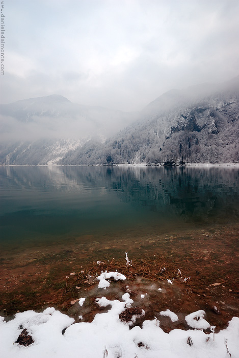 Lago innevato